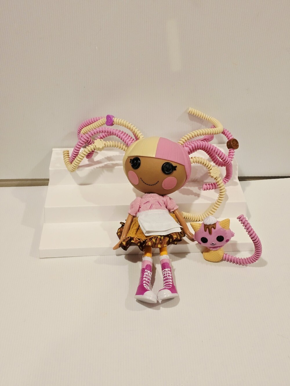 Lalaloopsy Silly Hair Scoops Waffle Cone Full Size Doll w Pet Cat